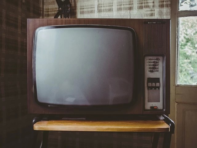 А как вы тушите телевизор?