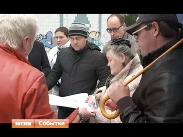 Жильцы дома на проспекте Красной Армии протестуют против строительства очередного торгового центра