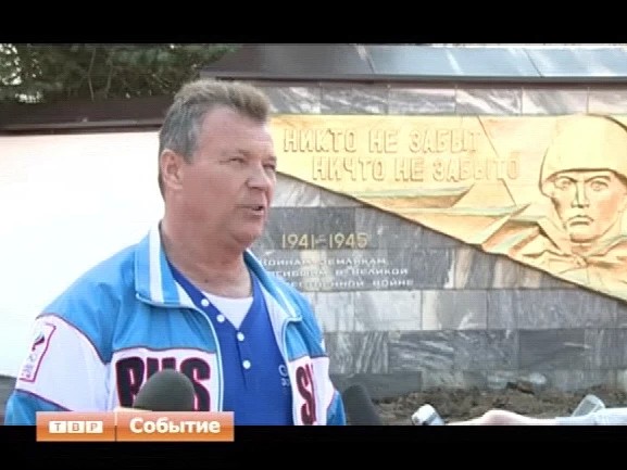 В Краснозаводске благоустраивают территорию возле мемориала павшим воинам в годы Великой Отечественной войны