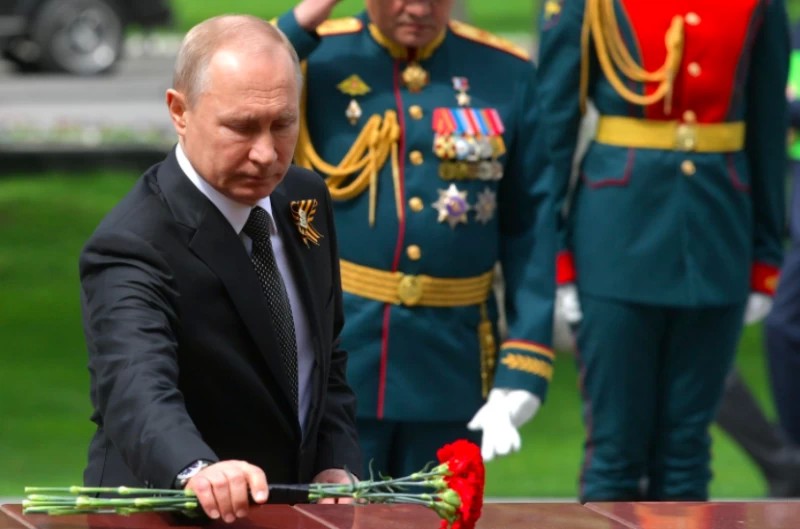 Владимир Путин поздравил россиян с Днем Победы