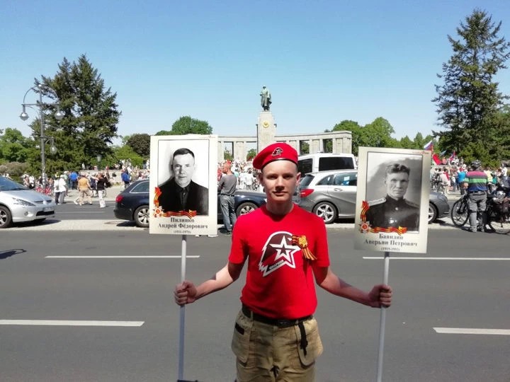 Наши в Берлине: Юнармеец из Сергиева Посада прошел по столице Германии с Бессмертным полком