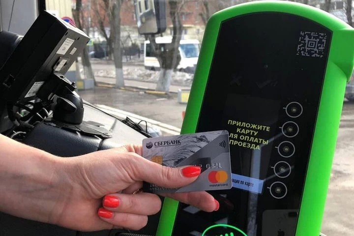 Оборудование для оплаты проезда «Стрелкой» и банковскими картами появится во всех автобусахдо конца года