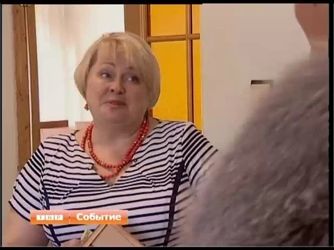 Директор библиотеки имени Розанова Татьяна Мишонова принимает поздравления с юбилеем