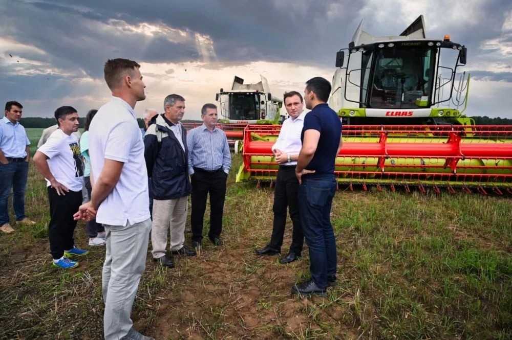 Время собирать урожай. Депутат Сергей Пахомов встретился с аграриями округа