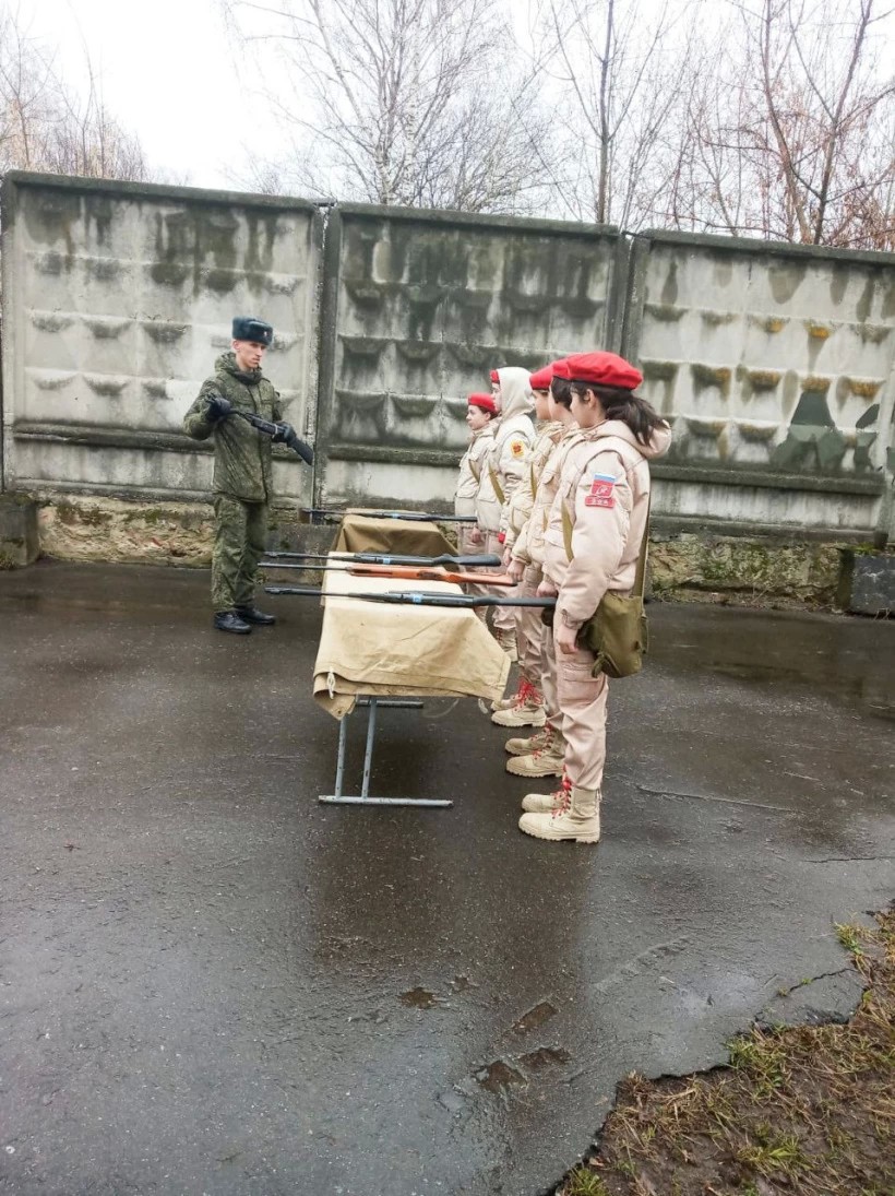 Сергиево-Посадский школьники приняли участие в конкурсе «Девушки в погонах»