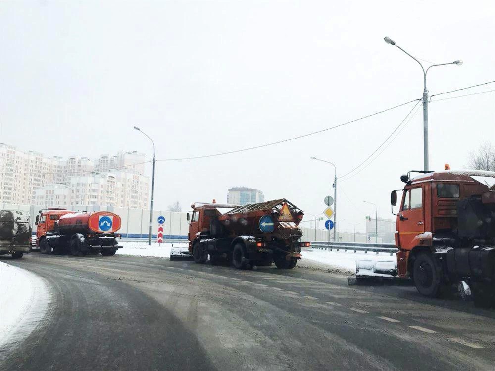 Дорожные службы Подмосковья переведены на усиленный режим работы из-за снегопада 