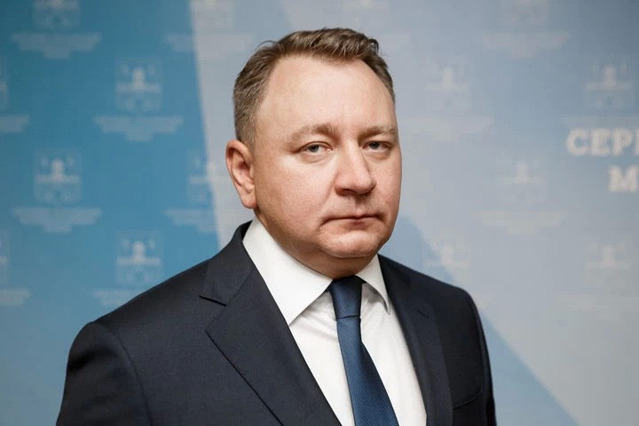 Глава района Михаил Токарев поздравил женщин с 8 Марта