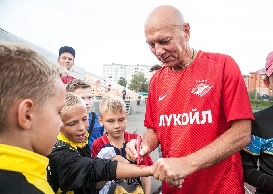 Праздник на зелёном прямоугольнике