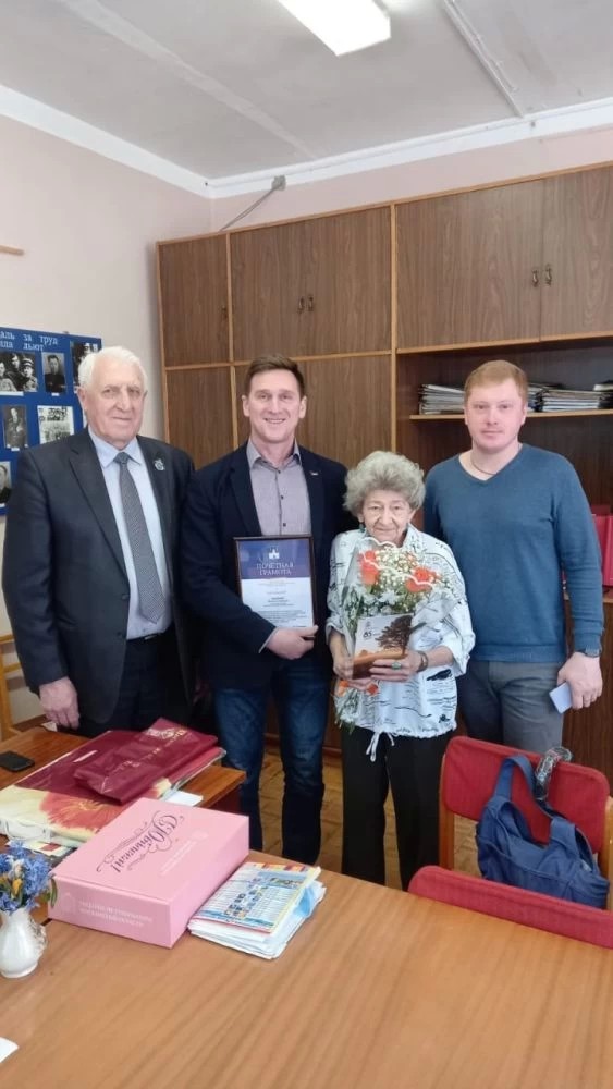 В Пересвете поздравили с 85-летним юбилеем Нелли Степановну Рыскину