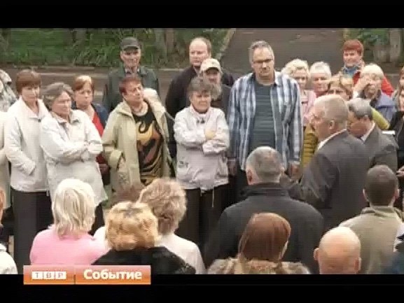 Встретили проблемами и яблоками