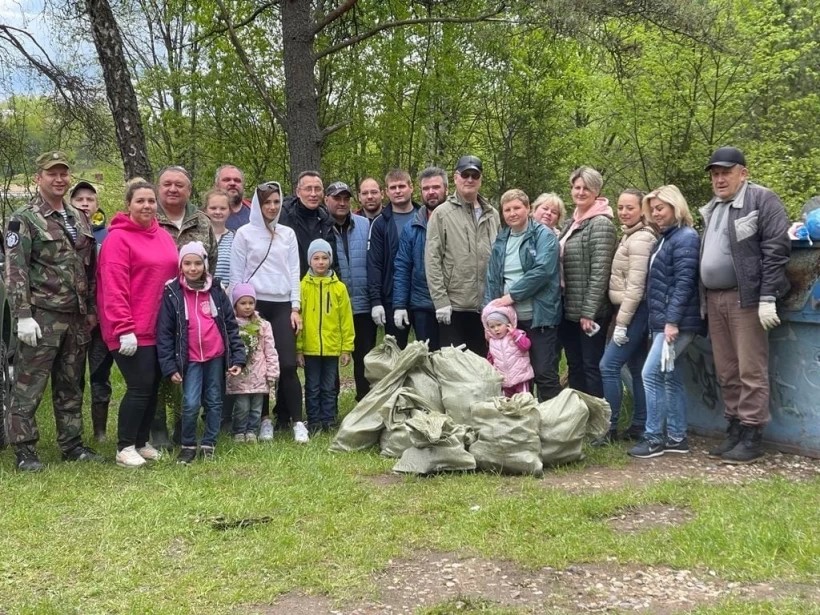 Субботник на Ваулинской плотине провели активисты округа