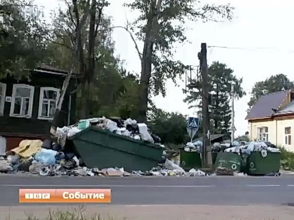 Мусор прописался  на Кировке
