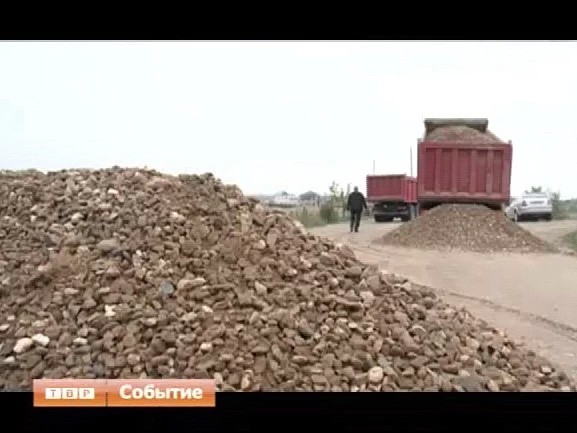 В частном секторе в районе Зубачёвского поля начались работы по отсыпке грунтовых дорог