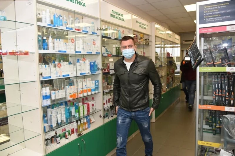 Александр Легков проверил соблюдение масочного режима