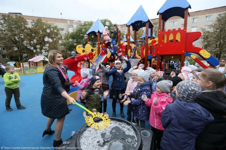 Две большие современные детские площадки появились в Хотькове в этом году