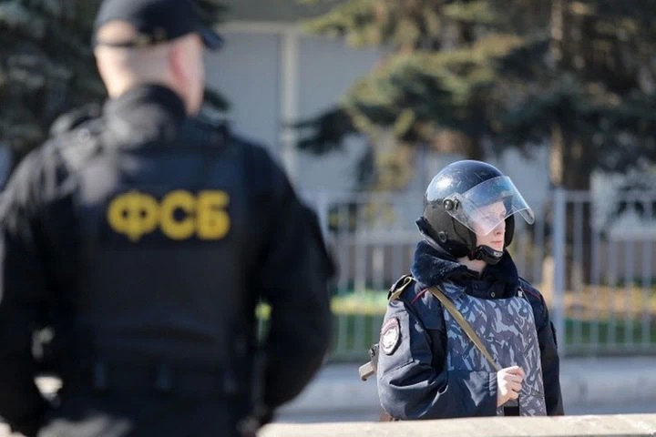 Звонки о минировании привели к эвакуации людей из общественных мест в крупных городах России