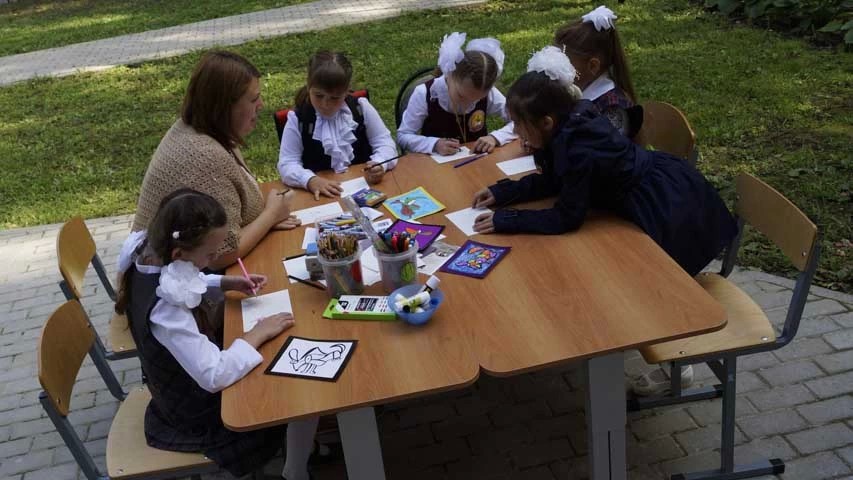 Юные художницы из Хотькова получили призы на областном конкурсе