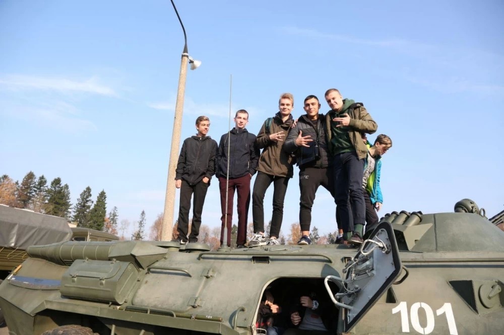  150 парней стали немного ближе к армии.
