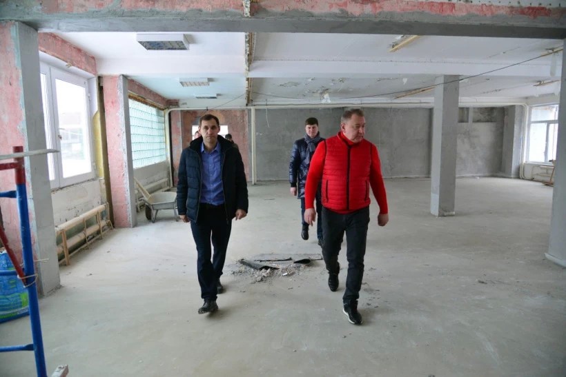 Глава Сергиево-Посадского округа проверил ход капитального ремонта в школе и детском саду