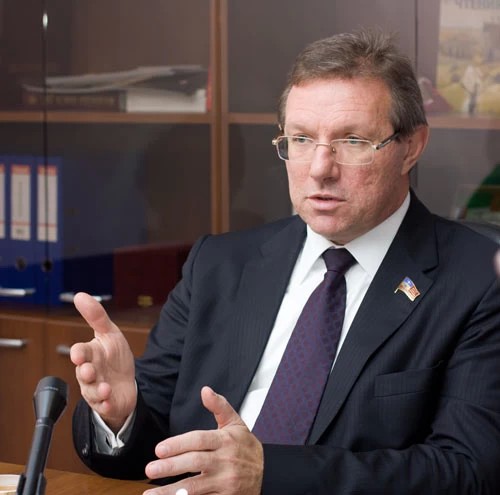 Поздравление председателя районного Совета депутатов с Женским днем 8 Марта