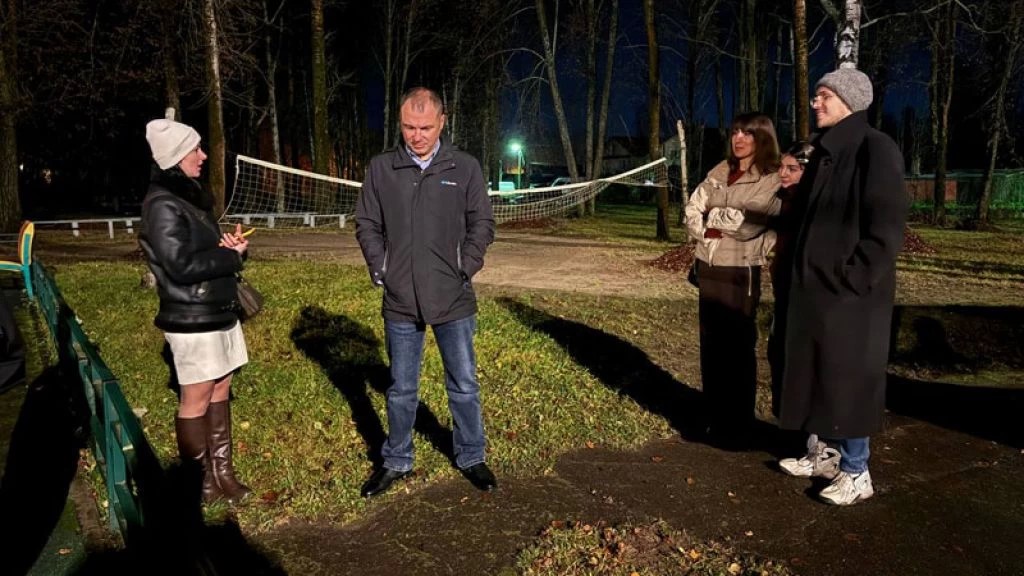 Заместитель главы Сергиево-Посадского округа Роман Сусанин лично встретился с местными жителями на территории парка «Козья горка»