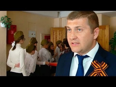 Алексей Деяк поздравил ветеранов в гимназии на Клементьевке