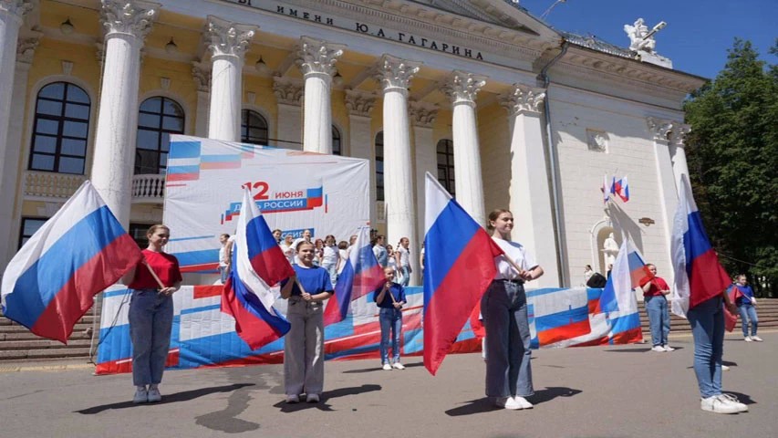 По всему округу проходят праздничные мероприятия, посвященные Дню России!