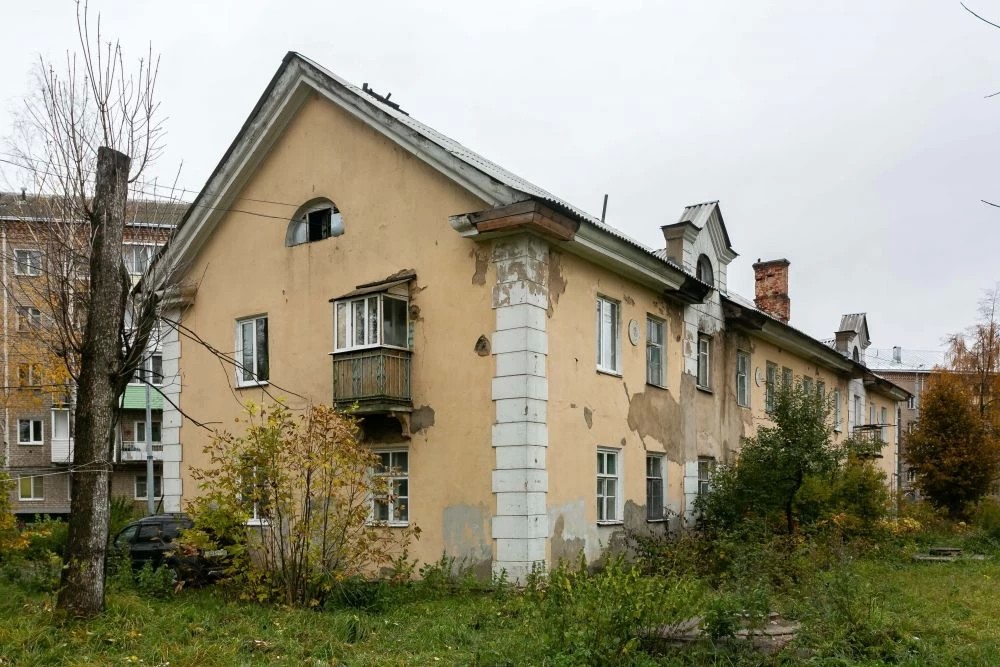 Упала крыша, но просят не чинить