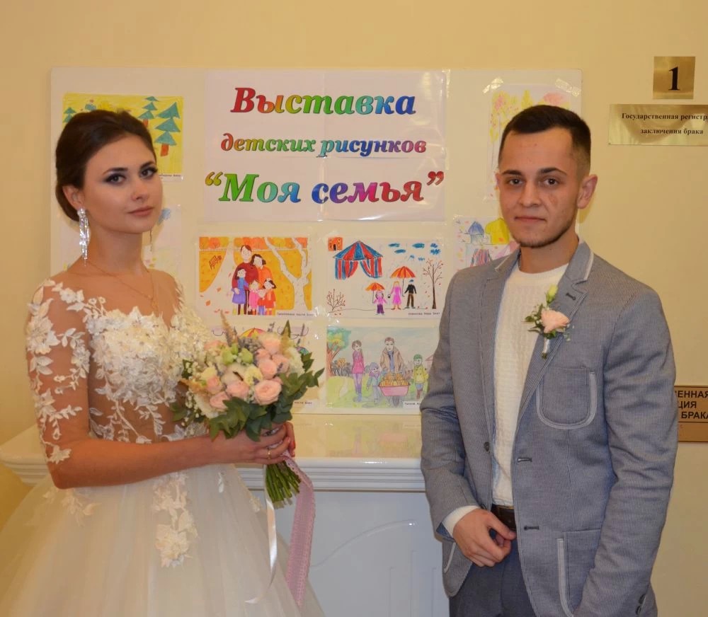 Дети рисуют семью