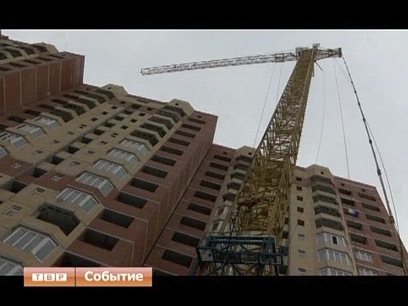 В Сергиевом Посаде, в районе Московского шоссе, накренился башенный кран