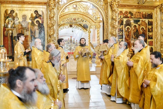 «Христовы Церкве светлое украшение»: в Лавре молитвенно почтили всех святых, в земле Русской просиявших