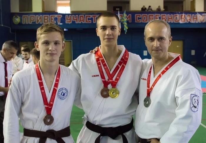 4 медали по всестилевому карате привезли спортсмены клуба «Защита»