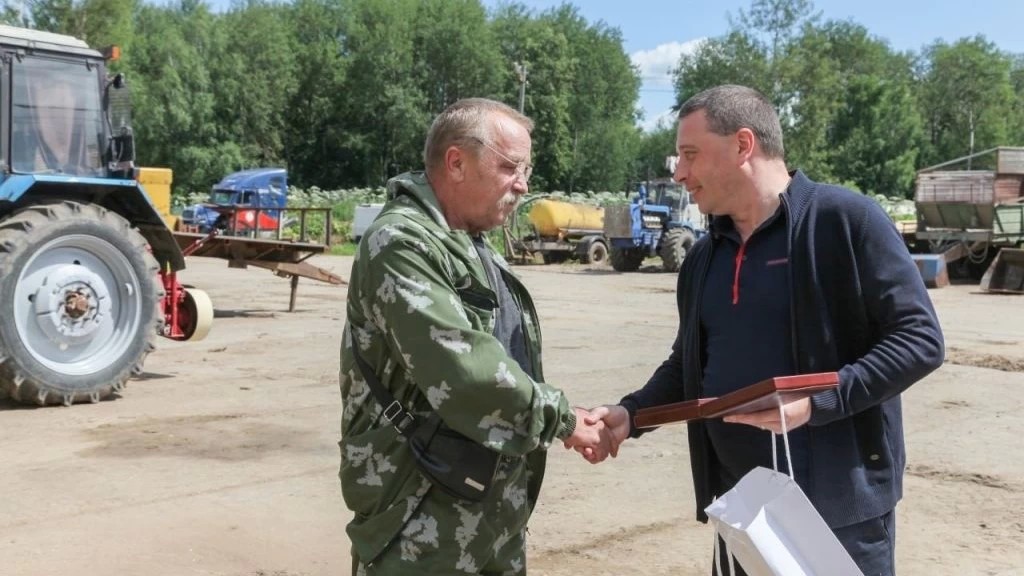 Заслуженную награду труженику села вручил глава Сергиево-Посадского городского округа.