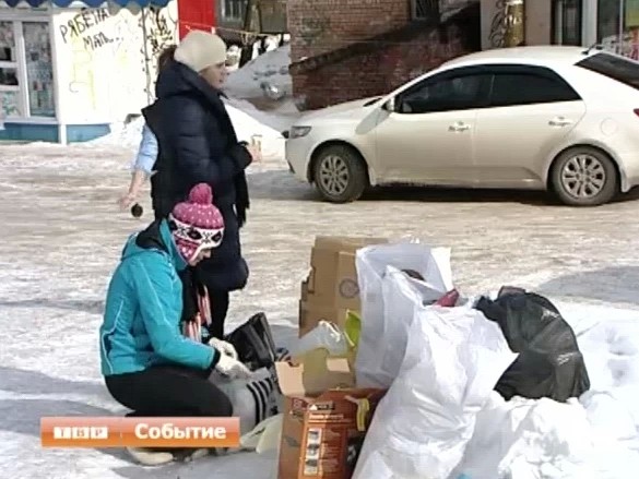 Районные волонтеры-экологи провели акцию по раздельному сбору мусора