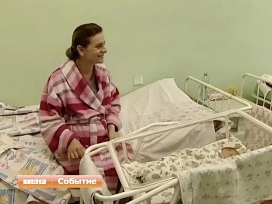 Они стали мамами в праздник. Глава района поздравил сергиевопосадских мамочек и коллектив роддома с Днём матери
