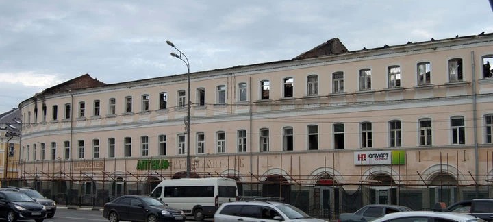 Сгоревшее здание напротив Лавры полностью перейдёт в собственность монастыря