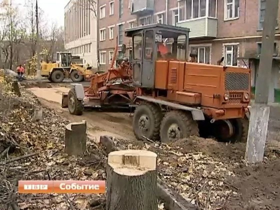 Через неделю двор в центре города, некогда спрятанный в гуще деревьев, станет образцово-показательным