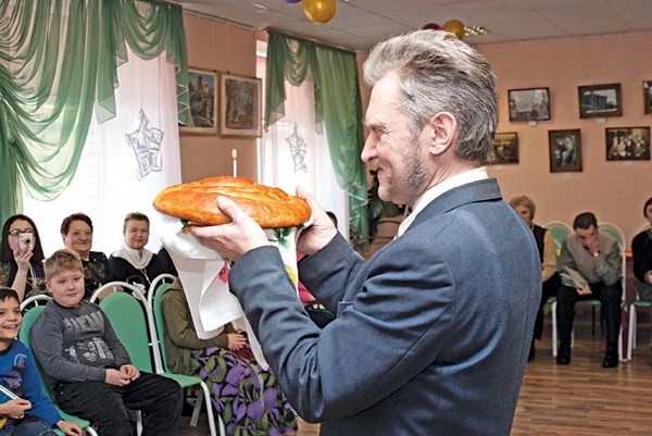 Человек приводит человека
