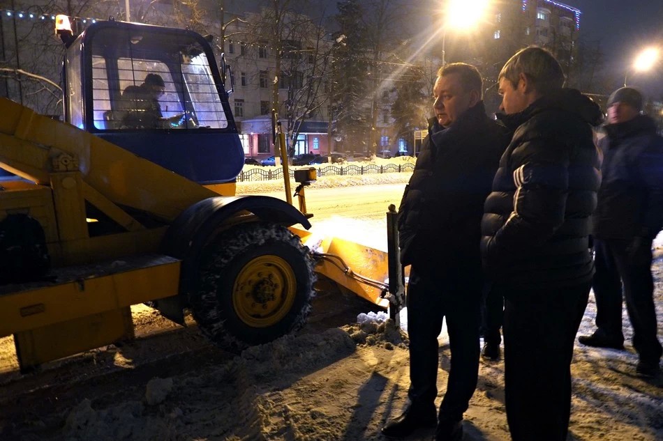 Со снегом боролись все заодно
