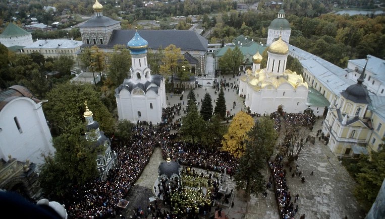 Троице‑Сергиева лавра в тройке популярных для паломничества мест на Пасху