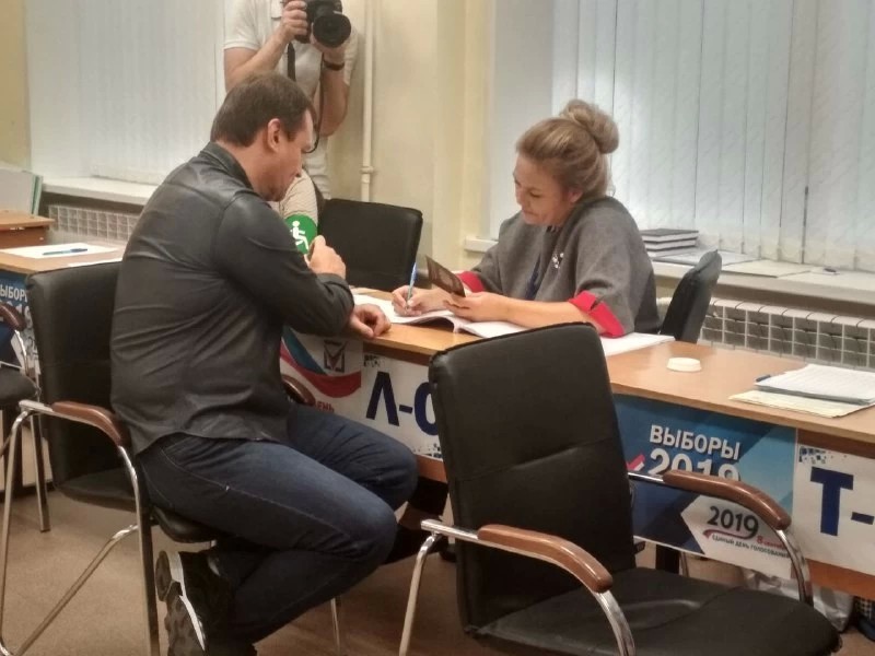 Сергей Пахомов проголосовал в семхозской школе