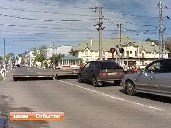 Компания "РЖД" требует закрыть железнодорожный переезд у вокзала в Сергиевом Посаде