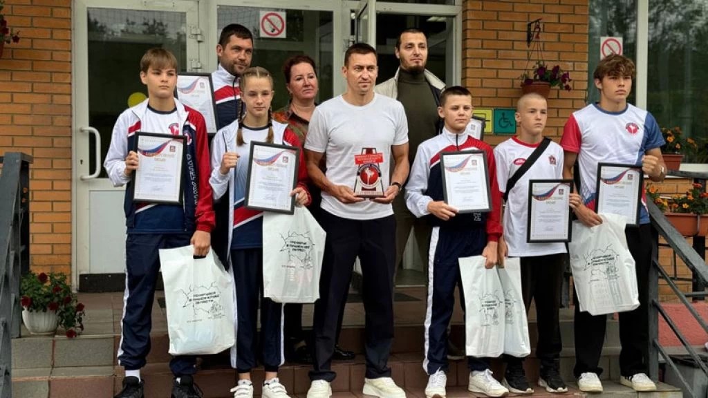 Александр Легков наградил лучших бойцов клуба «Воин» в Сергиевом Посаде