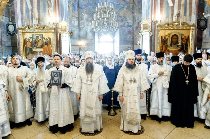 Ректор Академии возглавил первую Литургию в Свято-Троицкой Сергиевой лавре в качестве наместника обители