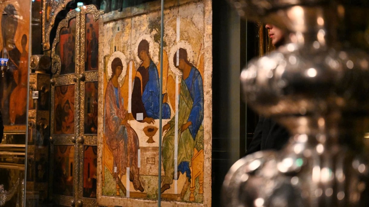 Шедевр древнерусской живописи икона «Троица» может вернуться в Троице-Сергиеву Лавру