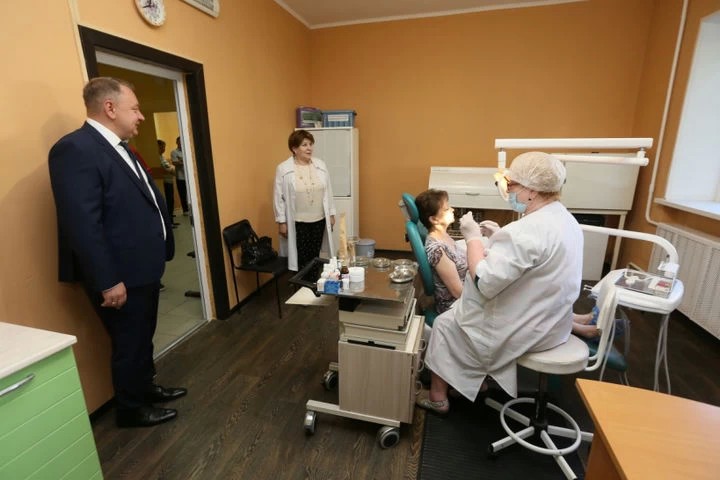 Глава Михаил Токарев провел прием жителей по медицинским вопросам в амбулатории в поселке Скоропусковский