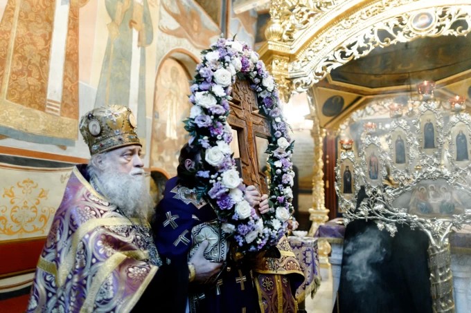 В Троице-Сергиевой Лавре встретили праздник Изнесения Честных Древ Животворящего Креста Господня