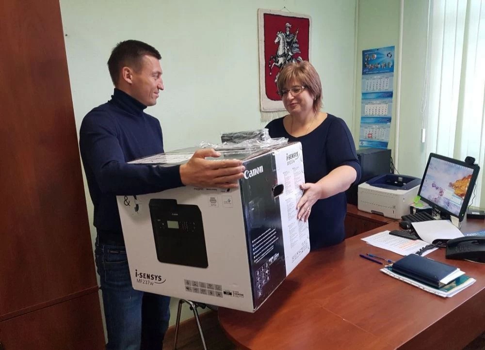 Александр Легков сделал подарок сергиевопосадскому омбудсмену в День Конституции 