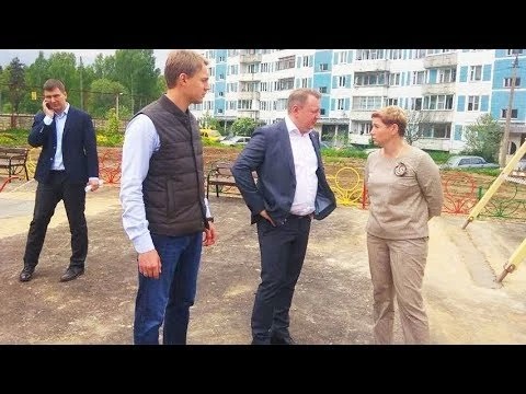 Токарев и Двойных проверили ход благоустройства двора в посёлке НИИРП
