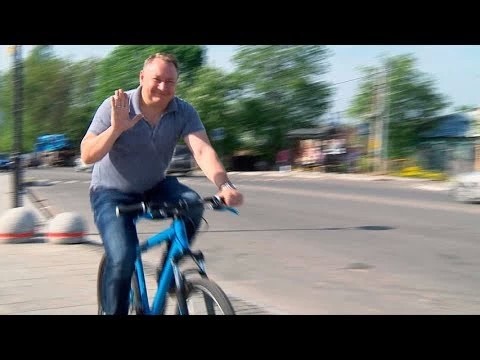 Михаил Токарев на работу приехал на велосипеде